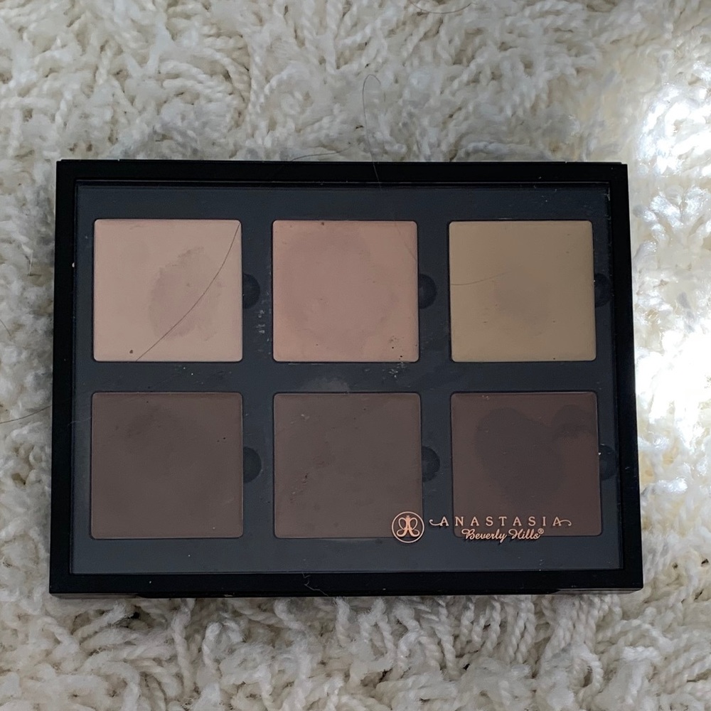 AUTHENTIC Anastasia Beverly Hills contour pallete